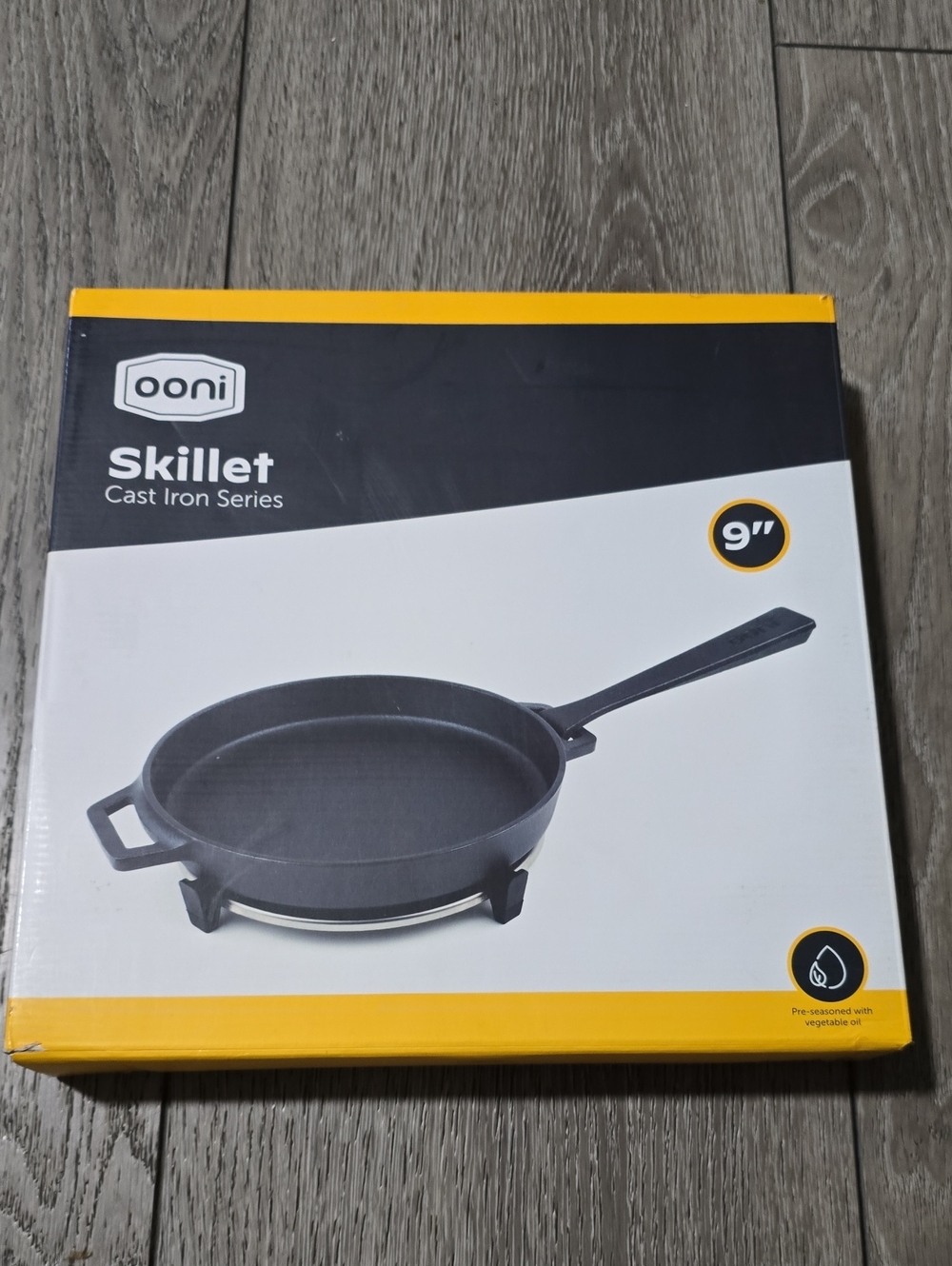 ooni Cast Iron Skillet Pan - 9" Round Fyring Skillet. BLK